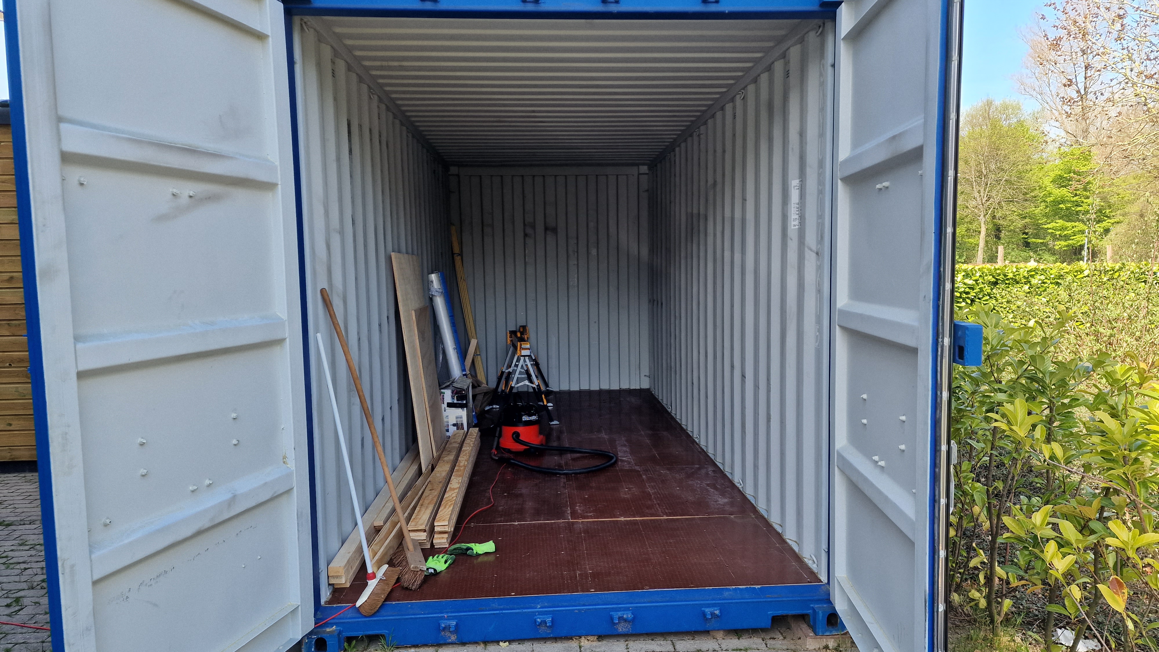 Een lege container.
